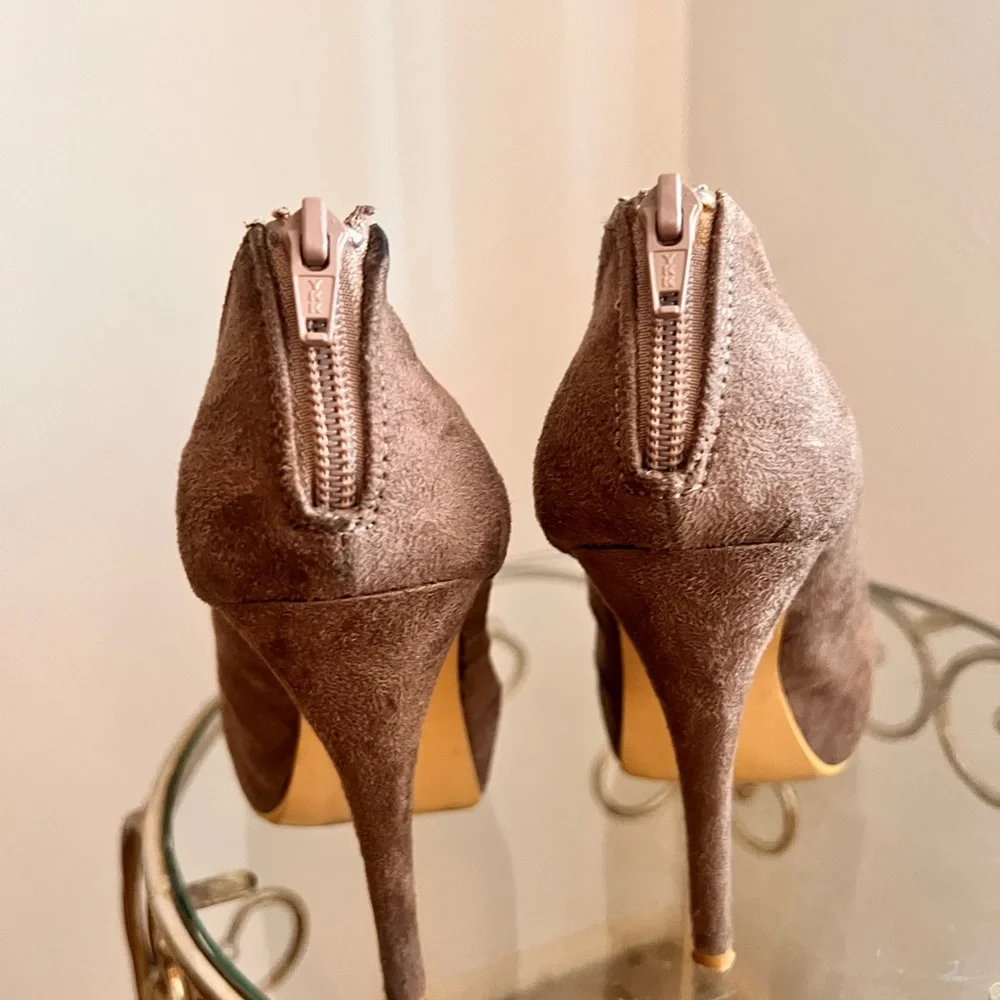 Grey/brown booties/heels - Picture 3 of 3